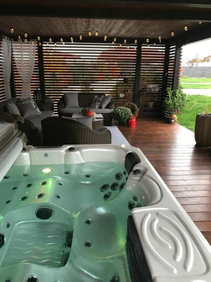 Orchardhouse Farmhouse, Wellness Chrast  Kültér fotó