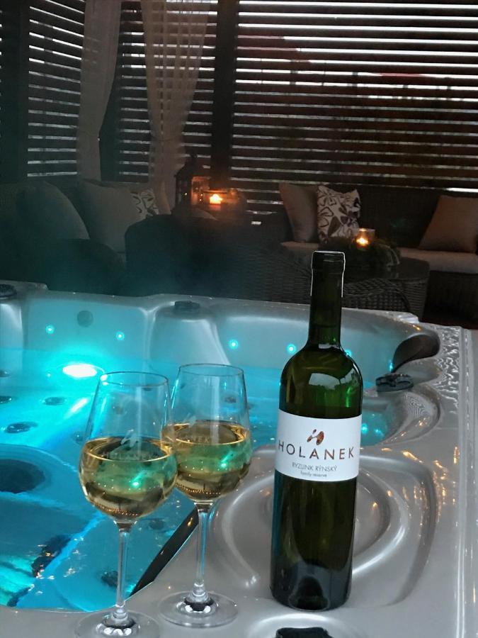 Orchardhouse Farmhouse, Wellness Chrast  Kültér fotó